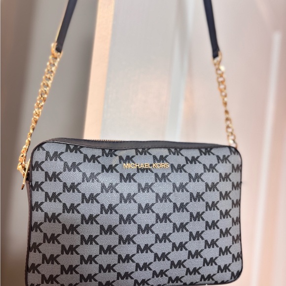 Michael Kors Beige Quilted Interior Bag - Picture 1 of 8